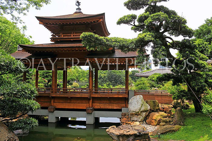 HONG KONG, Kowloon, Nan Lian Garden, Blue Pond, Pavilion Bridge, HK1025JPL