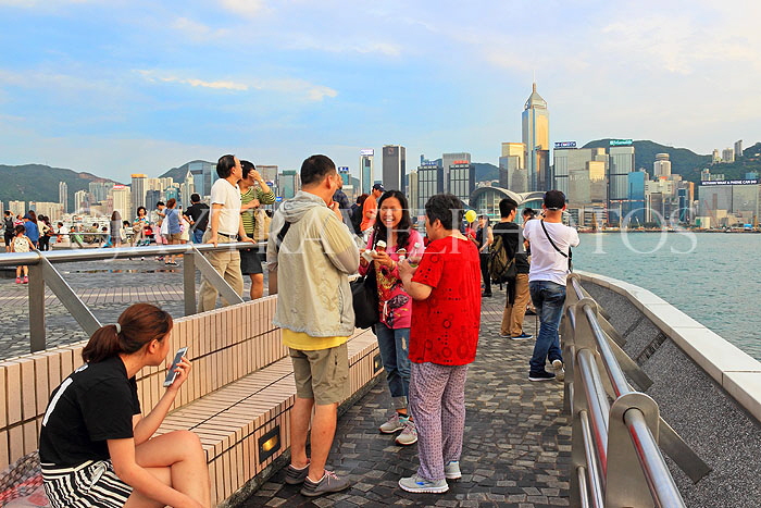 HONG KONG, Kowloon, Tsim Sha Tsui Promenade, people and HK Island skyline, HK1260JPL