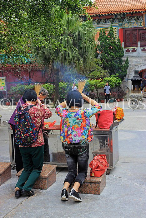 HONG KONG, Lantau Island, Po Lin Monastery, people praying with incense sticks, HK881JPL