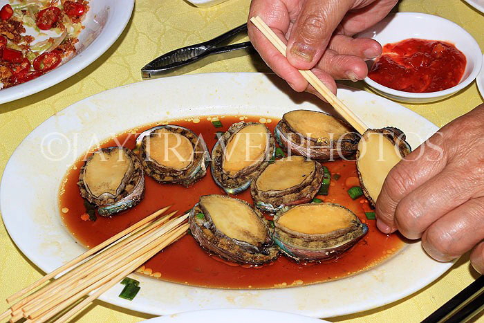 HONG KONG, Sai Kung, waterfront, Hung Kee Seafood Restaurant, Abalone dish, HK1395JPL