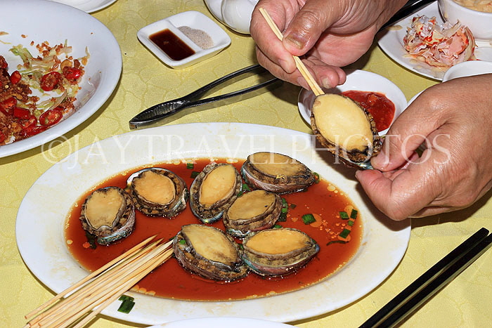 HONG KONG, Sai Kung, waterfront, Hung Kee Seafood Restaurant, Abalone dish, HK1396JPL
