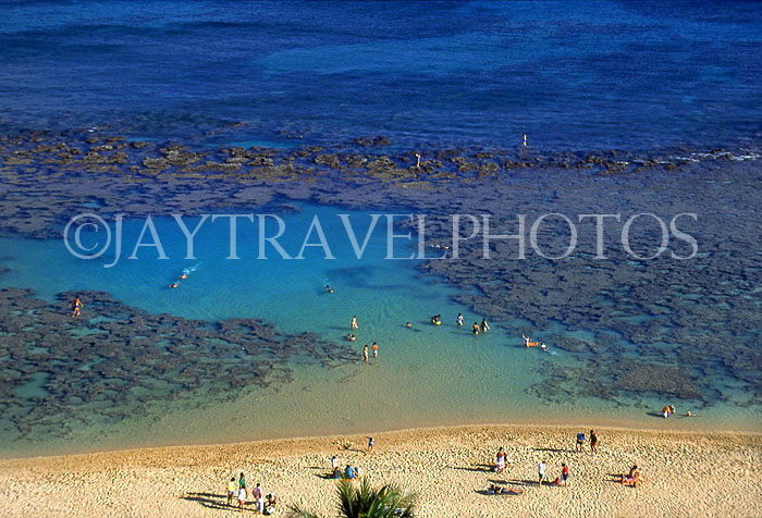 Hawaiian Islands, OAHU, Hanauma Bay, beach and shallow water coral, HAW132JPL