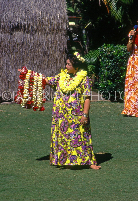 Hawaiian Islands, OAHU, Hawaiian woman in traditional dress with Leis, HAW2205JPL