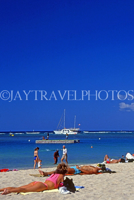 Hawaiian Islands, OAHU, Waikiki Beach, sunbathers and seascape, HAW317JPL