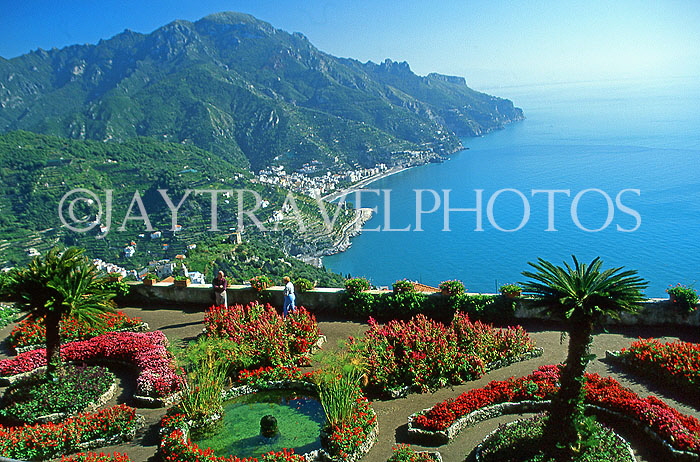 ITALY, Campania, Amalfi Coast, RAVELLO, Villa Rufolo Gardens and coast, ITL1141JPL