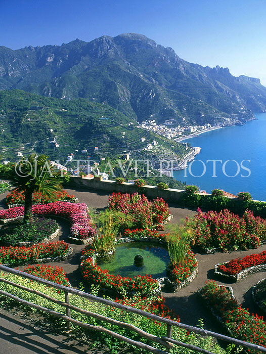ITALY, Campania, Amalfi Coast, RAVELLO, Villa Rufolo Gardens and coast, ITL918JPL