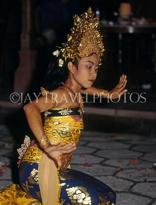 Indonesia, BALI, Balinese dancer performing at cultural show, BAL509JPL