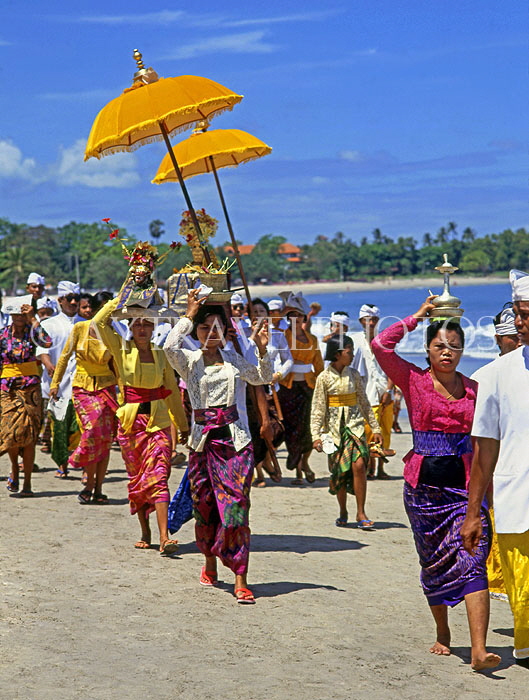 Indonesia, BALI, Kuta Beach, Melasti Festival procession, BAL607JPL