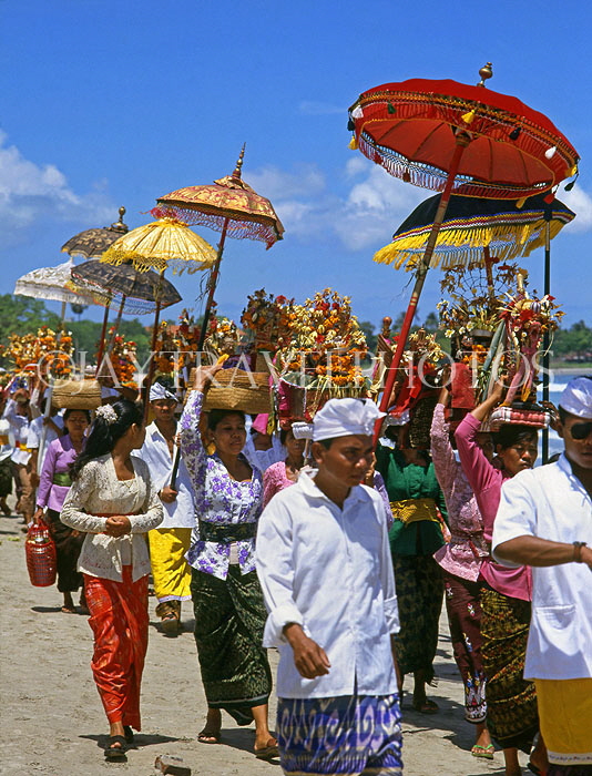 Indonesia, BALI, Kuta Beach, Melasti Festival procession, BAL611JPL