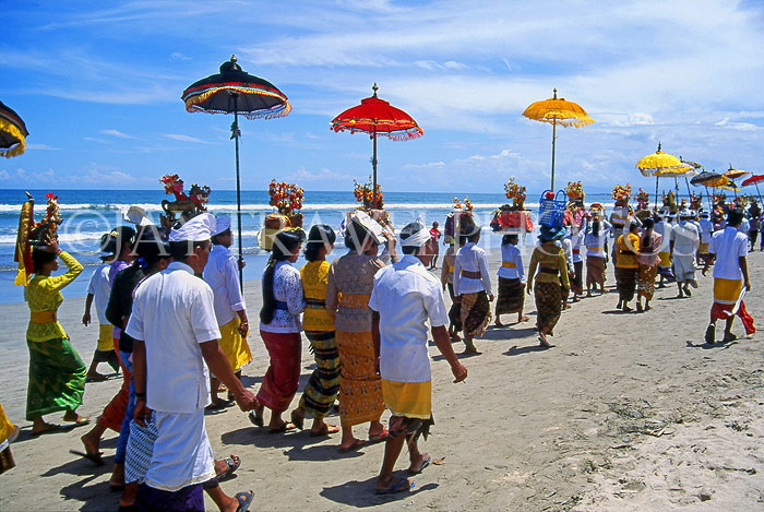 Indonesia, BALI, Kuta beach, Melasti Festival parade, BAL684JPL