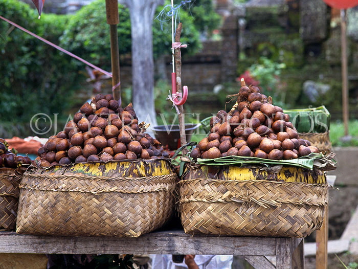 Indonesia, BALI, fruit stall, Salak (national fruit of Bali), BAL630JPL