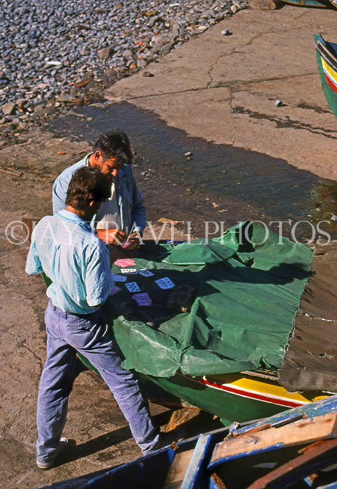 MADEIRA, Camara de Lobos, fishermen playing cards, MAD186JPL