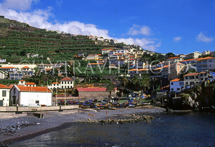 MADEIRA, Camara de Lobos, fishing village, view from sea, MAD1042JPL