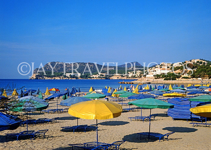 MALLORCA, Paguera, bay, beach and sunshades, MAL1436JPL