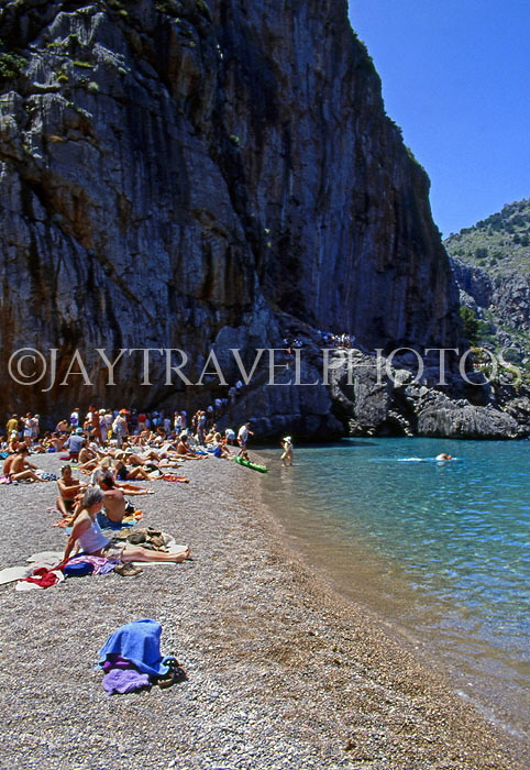 MALLORCA, Sa Calobra, beach and sunbathers, MAL98JPL