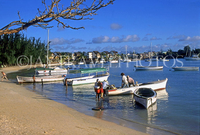 MAURITIUS, North Coast, Grand Bay, beach and fishing boats, MRU177JPL