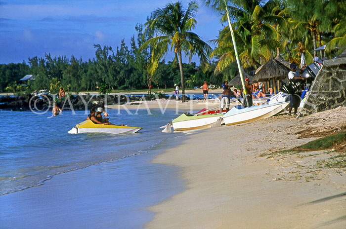 MAURITIUS, North Coast, beach and boats near Grand Bay, MRU236JPL
