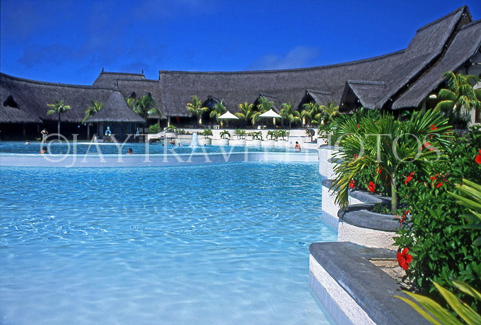 MAURITIUS, Pool scene at Beau Rivage Hotel, MRU346JPL