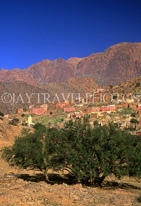 MOROCCO, Tafroute, village on hills, MOR428JPL