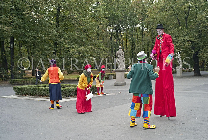 POLAND, Warsaw, Saxon Gardens, Mime artists during Day of the Deaf celebrations, POL227JPL