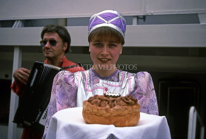RUSSIA, woman in traditional dress, holding bread and salt (welcome greeting), RUS105JPL