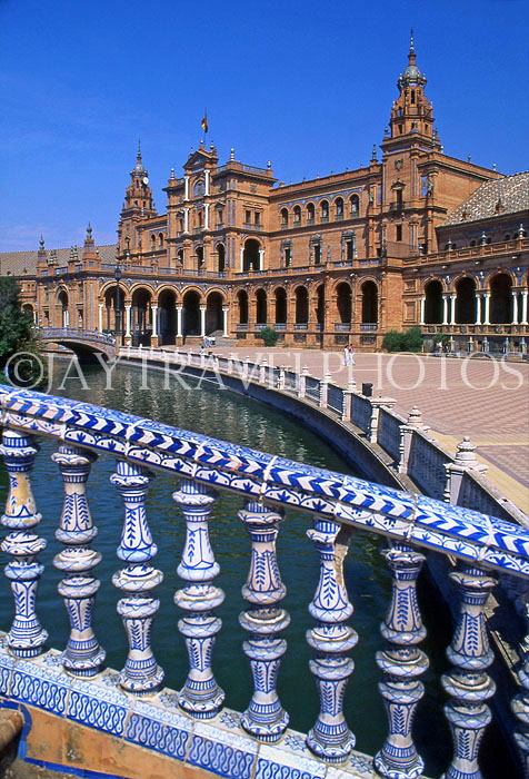 SPAIN, Andalucia, SEVILLE, Plaza De Espana, famous 1920's architecture, SPN787JPL
