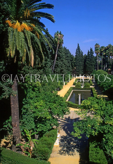 SPAIN, Andalucia, SEVILLE, Royal Alcazar Palace gardens, SPN777JPL