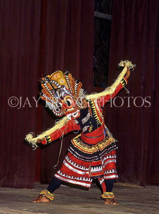 SRI LANKA, Kandy, cultural show dancer, Raksha Natuma (devil dance), SLK141JPL