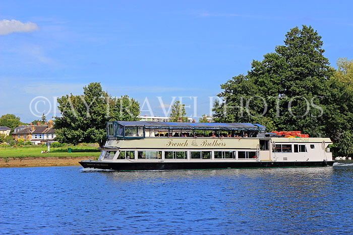UK, Berkshire, WINDSOR, River thames, and tour boat, UK34283JPL