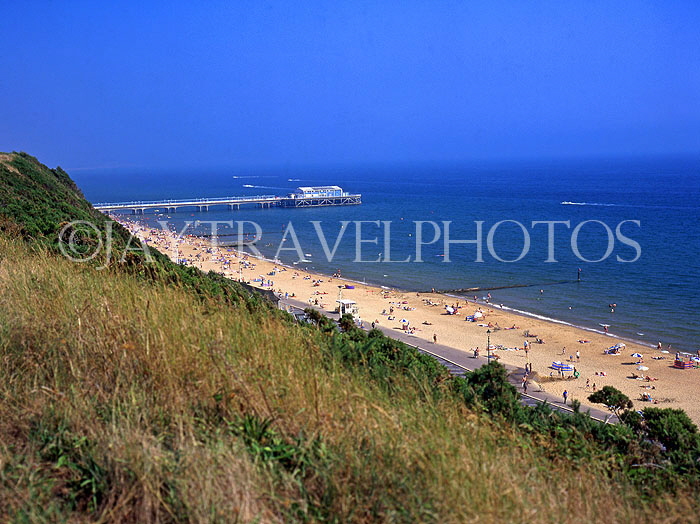 UK, Dorset, BOURNEMOUTH, Boscombe Beach and pier, DOR728JPL