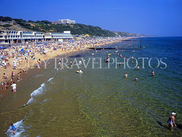 UK, Dorset, BOURNEMOUTH, Boscombe Beach and sea view, DOR730JPL
