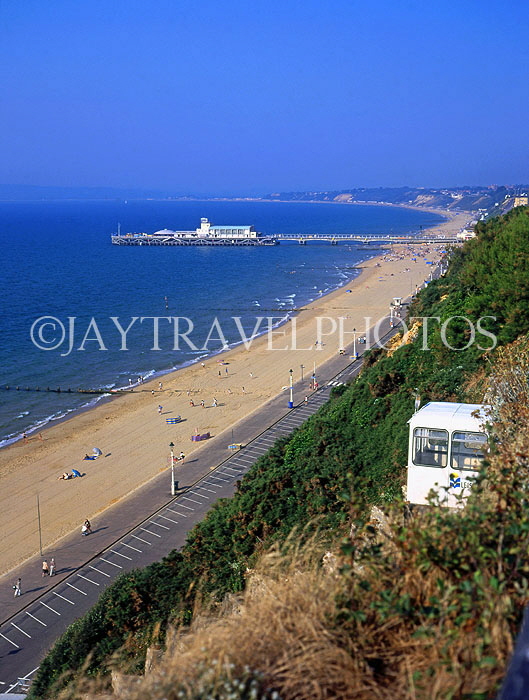 UK, Dorset, BOURNEMOUTH, Pier and beach, view from cliffside lift, DOR721JPL