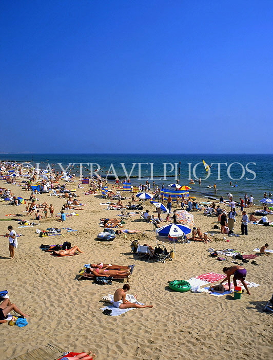 UK, Dorset, BOURNEMOUTH, beach and sunbathers, DOR715JPL