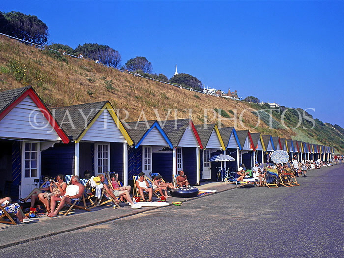 UK, Dorset, BOURNEMOUTH, beach cabins with holidaymakers, DOR723JPL