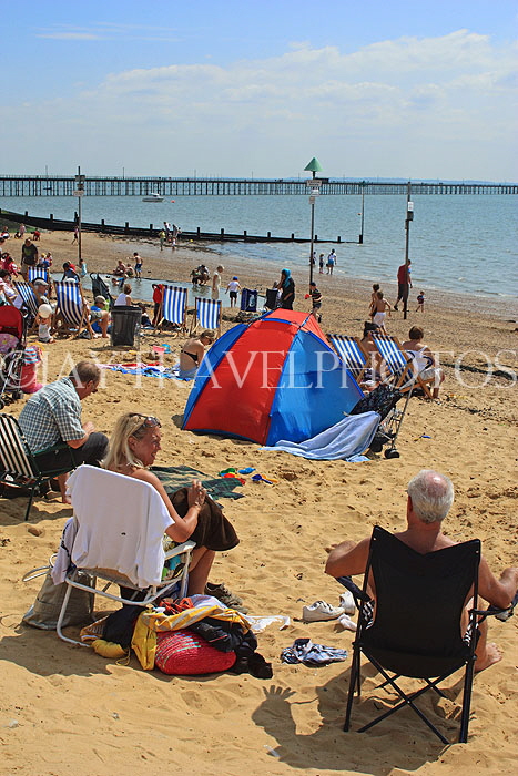 UK, Essex, Southend-On-Sea, Three Shells Beach, holidaymakers, UK6807JPL