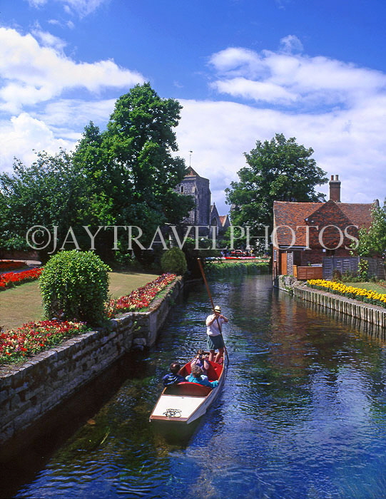 UK, Kent, CANTERBURY, Punting in River Stour (by Westgate Gardens), CTB207JPL