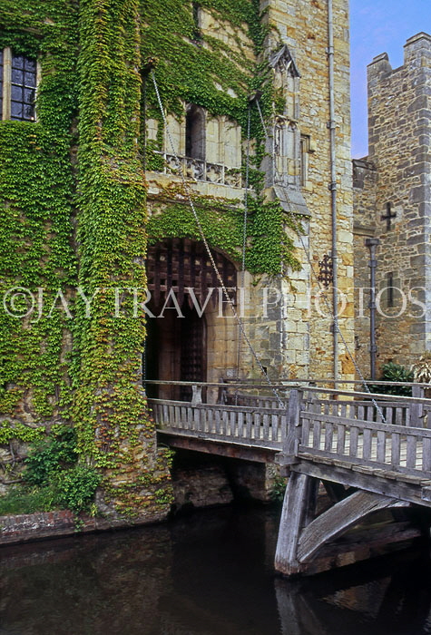 UK, Kent, HEVER CASTLE, drawbridge, UK5795JPL