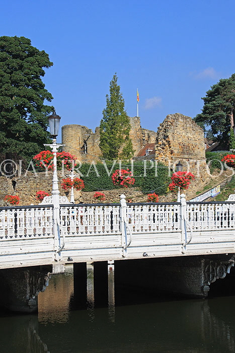 UK, Kent, TONBRIDGE, Tonbridge Castle and the Big Bridge, UK13279JPL