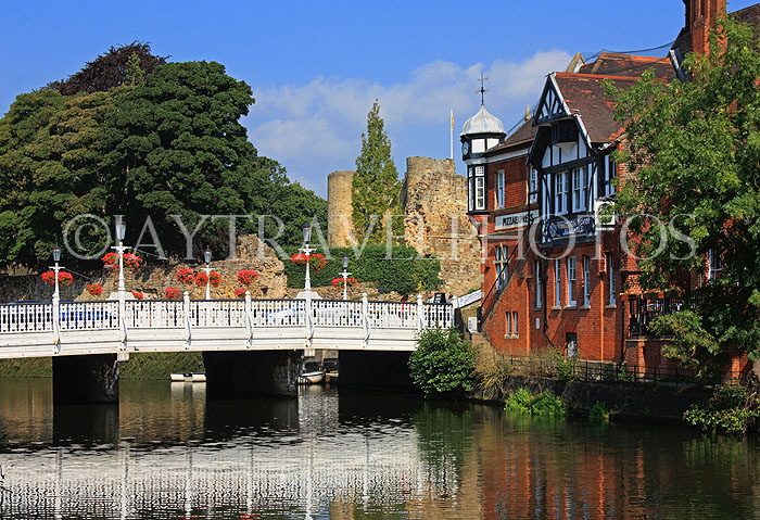 UK, Kent, TONBRIDGE, Tonbridge Castle and the Big Bridge over River Medway, UK13283JPL