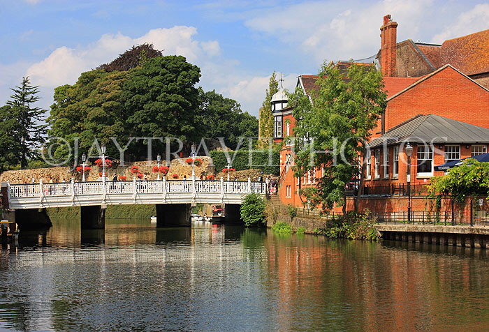 UK, Kent, TONBRIDGE, the Big Bridge over River Medway, UK13288JPL