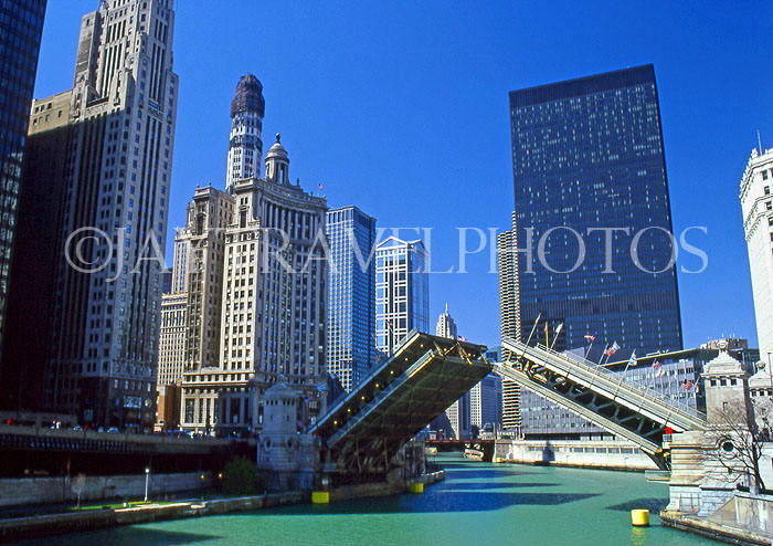 USA, Illinois, CHICAGO, Chicago River and and Downtown area, US2789JPL