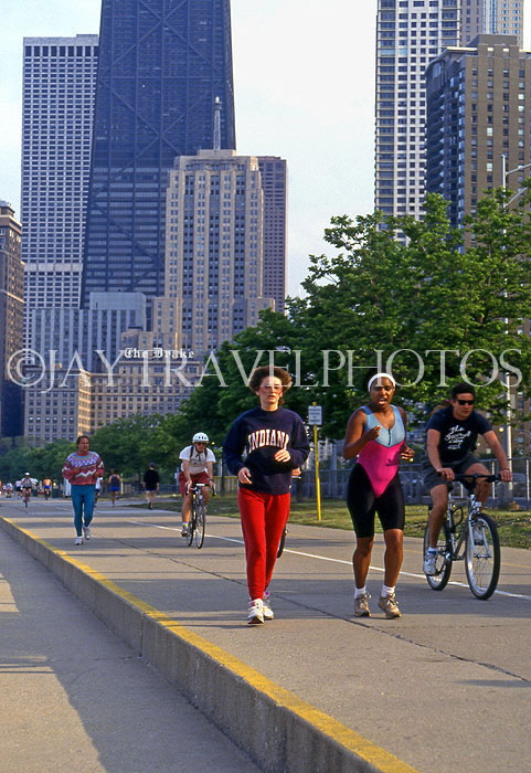 USA, Illinois, CHICAGO, joggers and cyclists, Downtown, US3462JPL