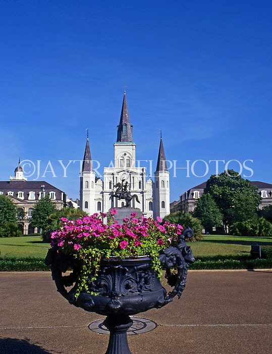 USA, Louisiana, NEW ORLEANS, French Quarter, Jackson Square and St Louis Cathedral, LOU101JPL