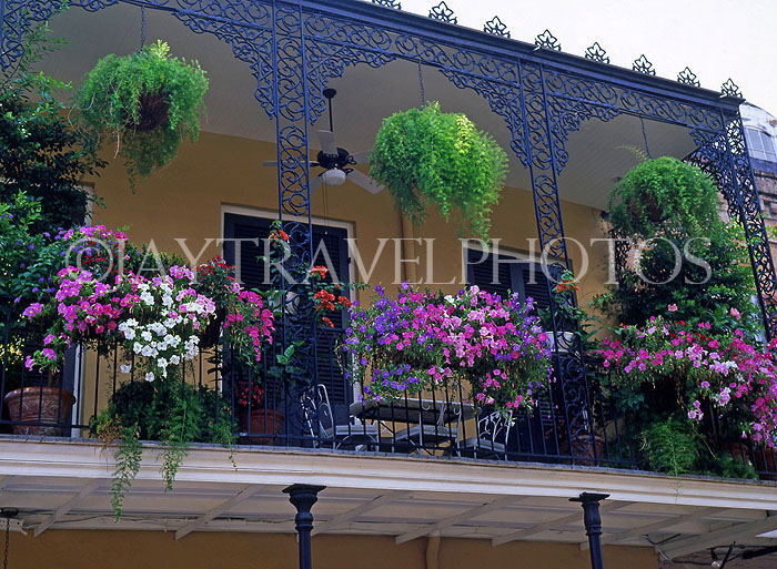 USA, Louisiana, NEW ORLEANS, French Quarter, architecture, ironwork balcony and floral baskets, LOU130JPL