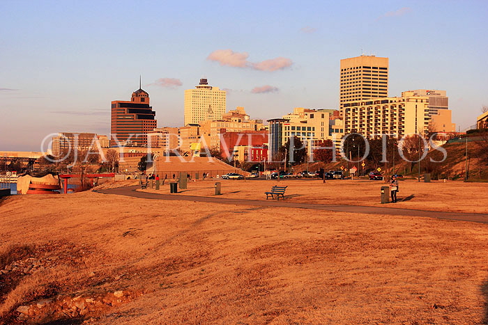 USA, Tennessee, MEMPHIS, Downtown skyline, view from Riverside Park, US4421JPL