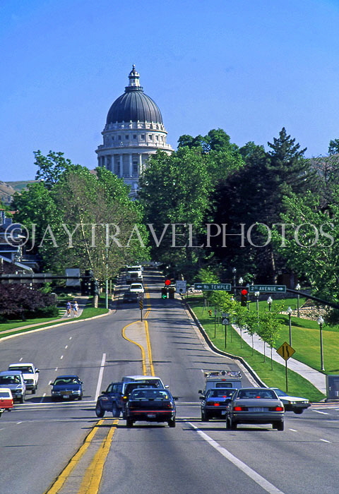 USA, Utah, SALT LAKE CITY, road scene and State Capitol building), UTH480JPL