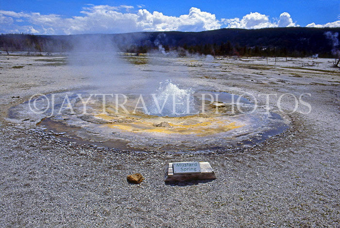 USA, Wyoming, YELLOWSTONE NATIONAL PARK, Black Sand Basin Geyser, US4038JPL