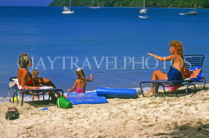 Virgin Islands (US), ST THOMAS, Magen's Bay beach and sunbathers, CAR33PL